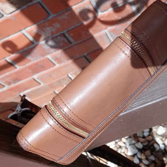 MICHAEL KORS LEATHER ZIP WALLETT - Picture 8 of 8